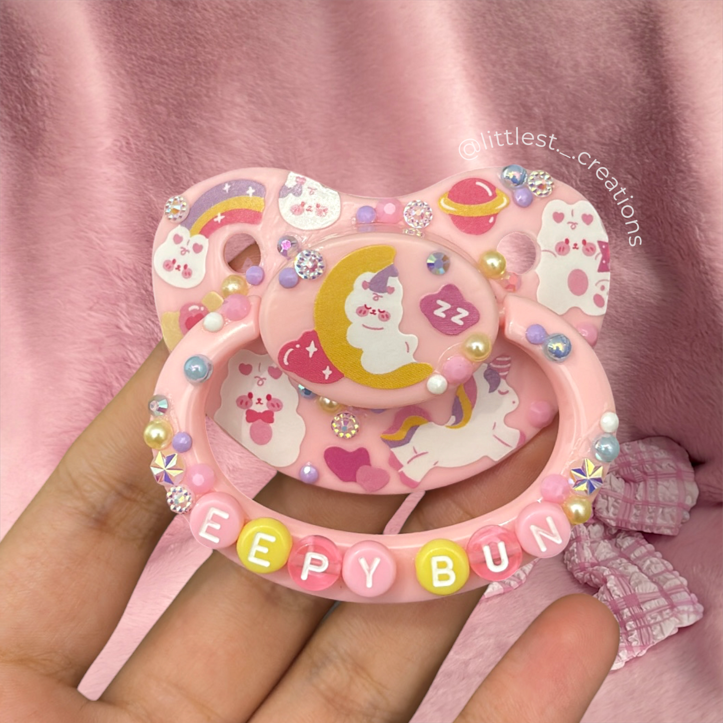 Eepy bun sticker paci
