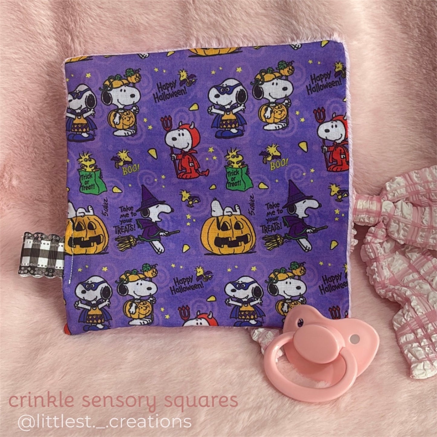 Snoopy crinkle sensory square