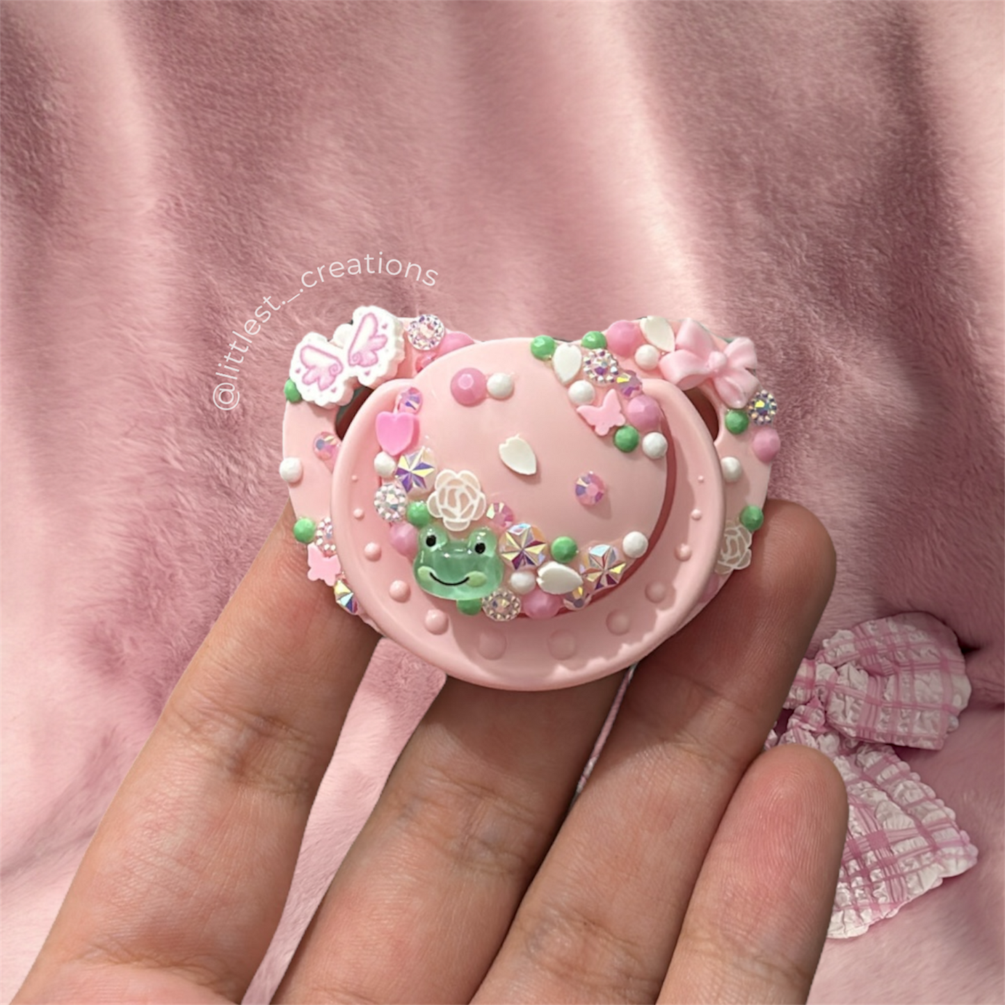 Frog small shield paci