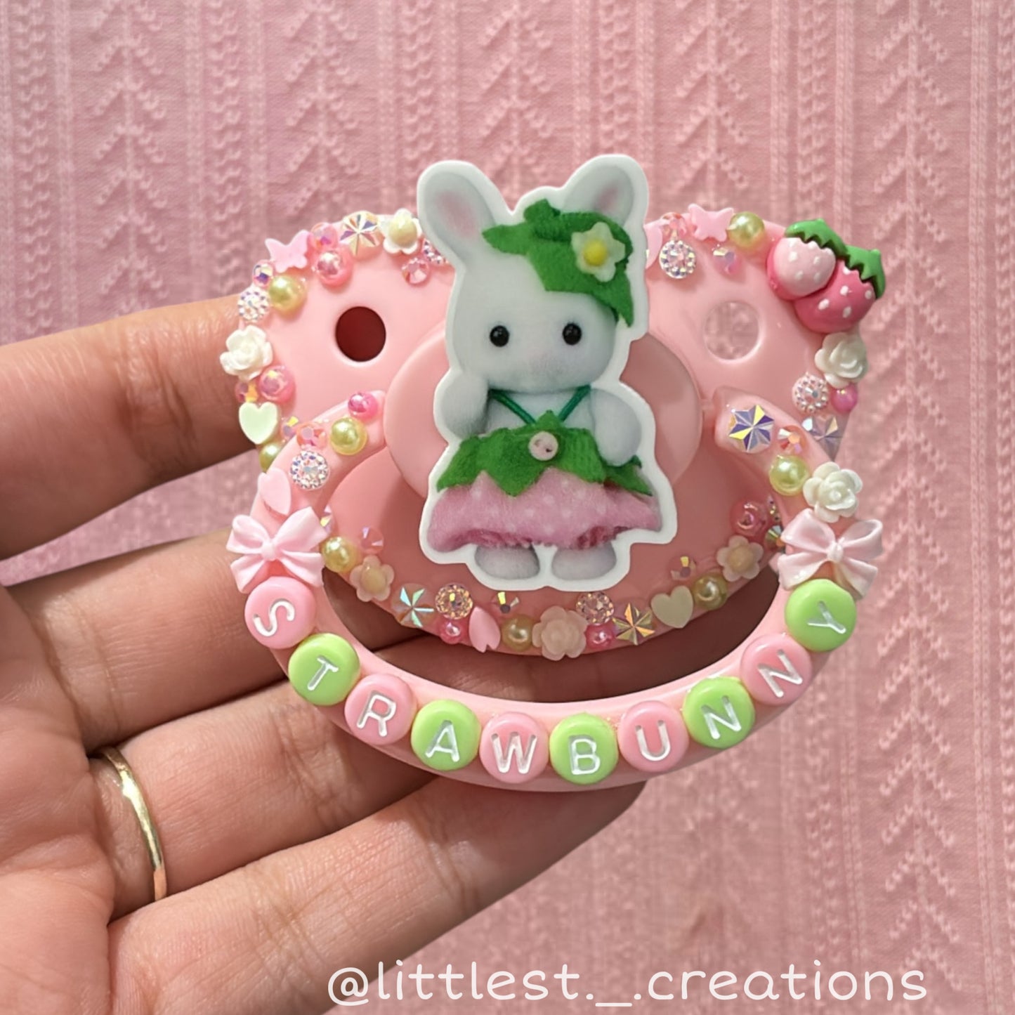Strawbunny paci