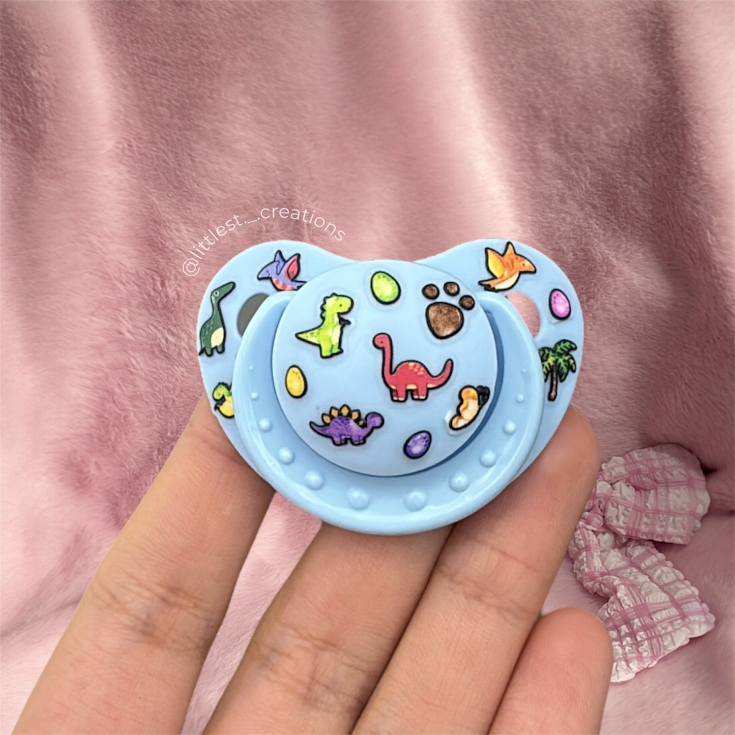 Dino small shield paci