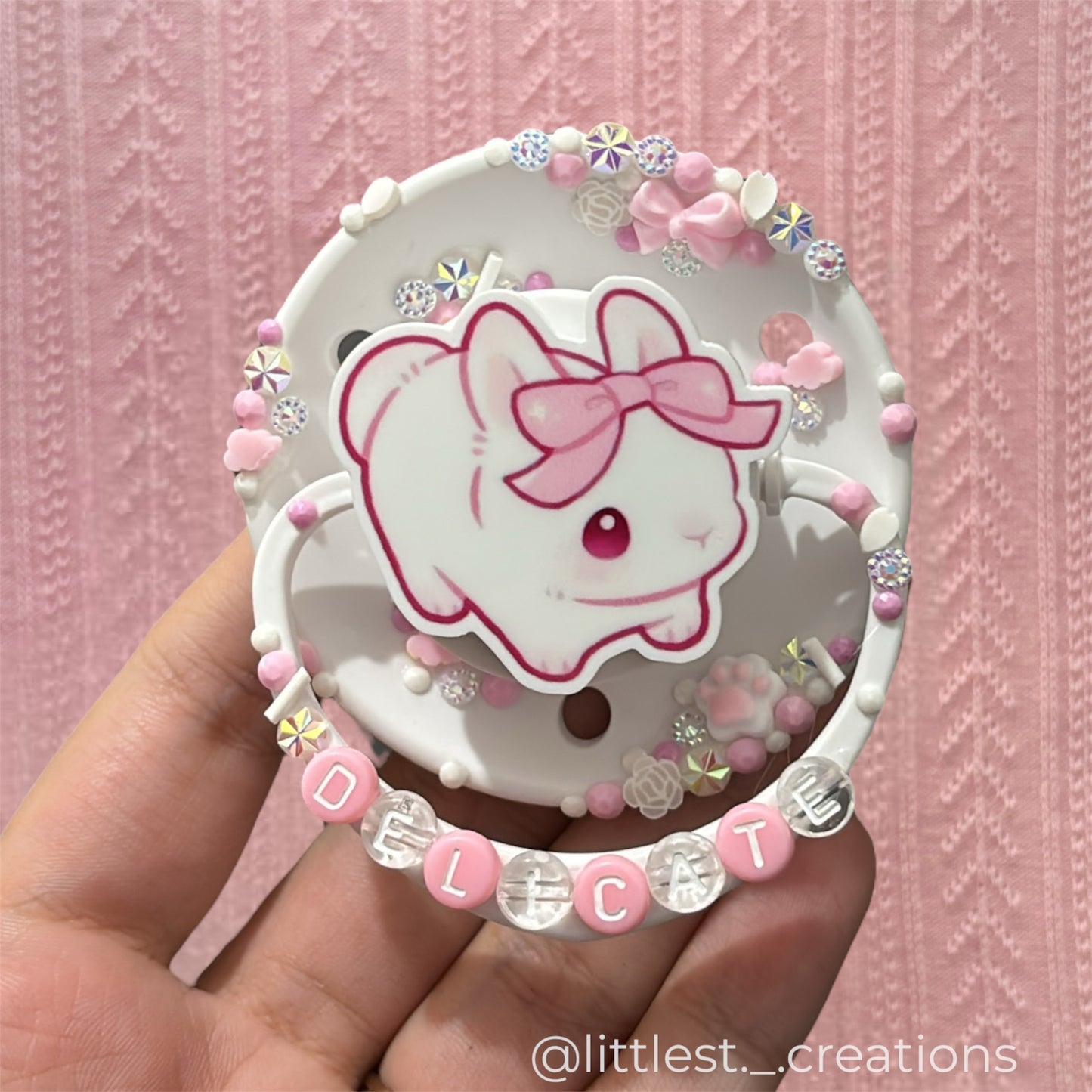 Delicate round deco paci