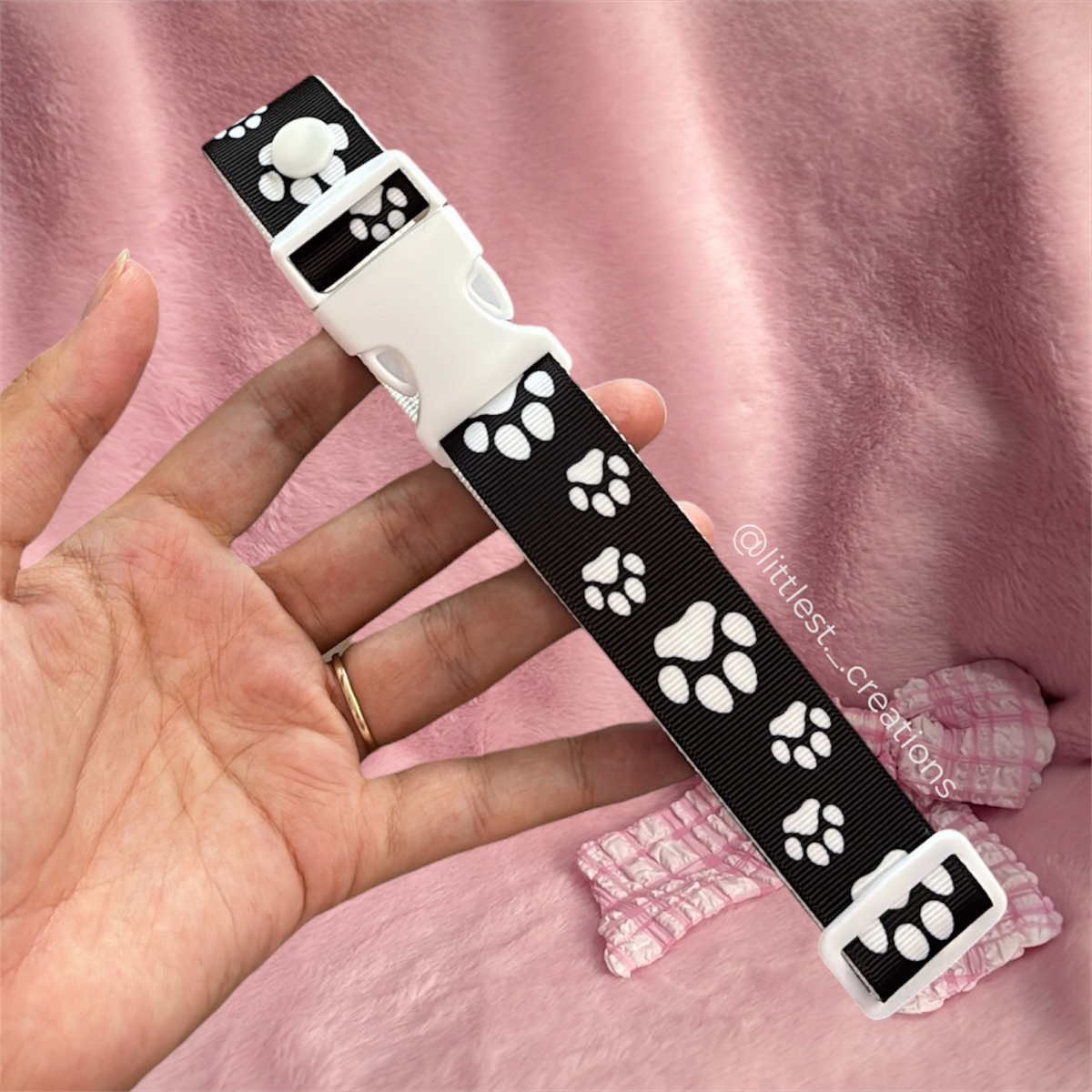 Black n white paw petre collar