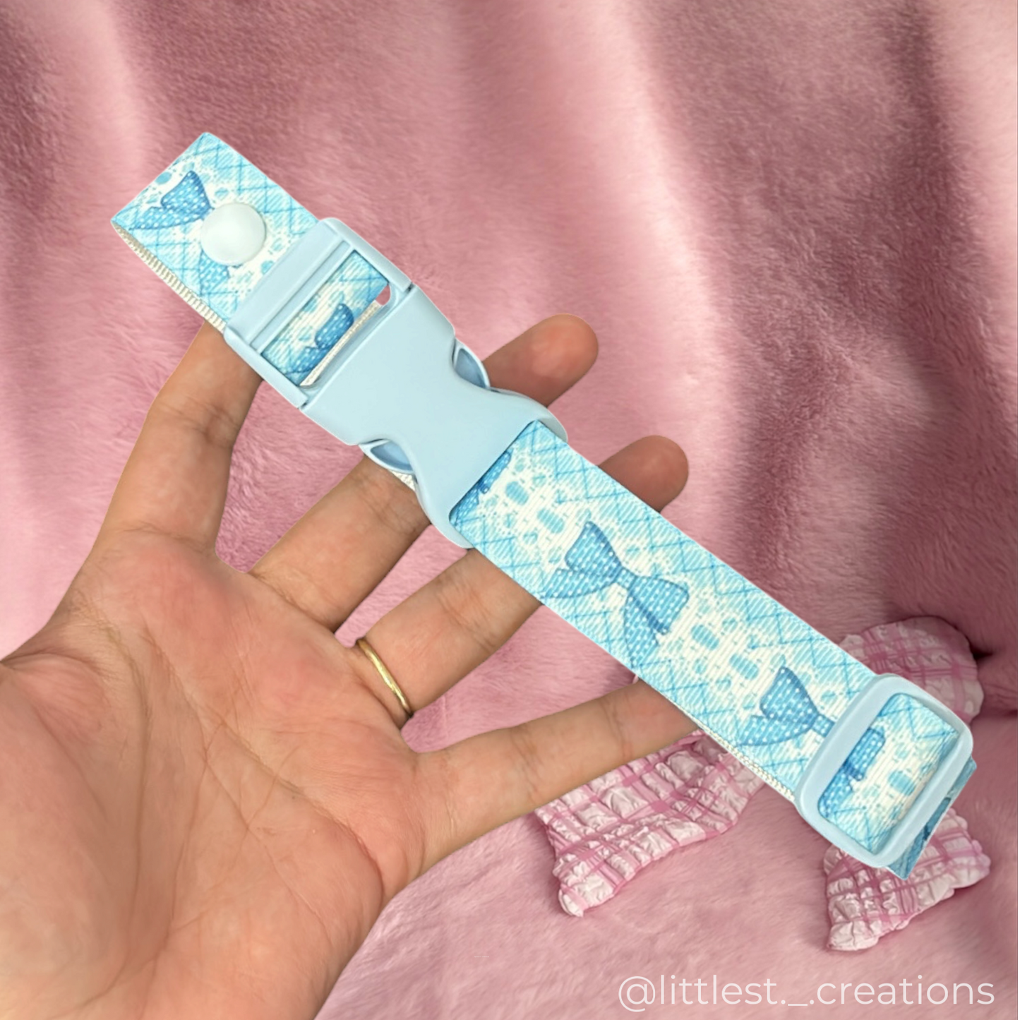 Blue bow petre collar