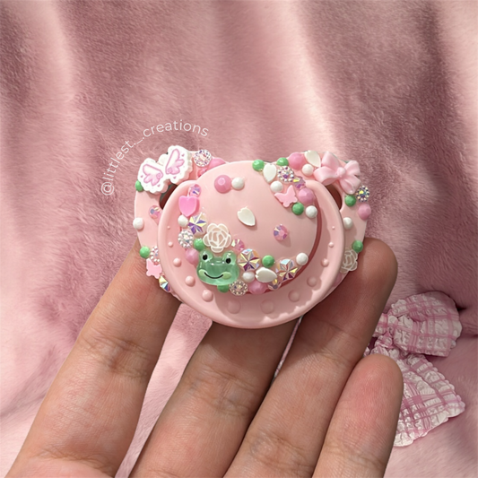 Frog small shield paci