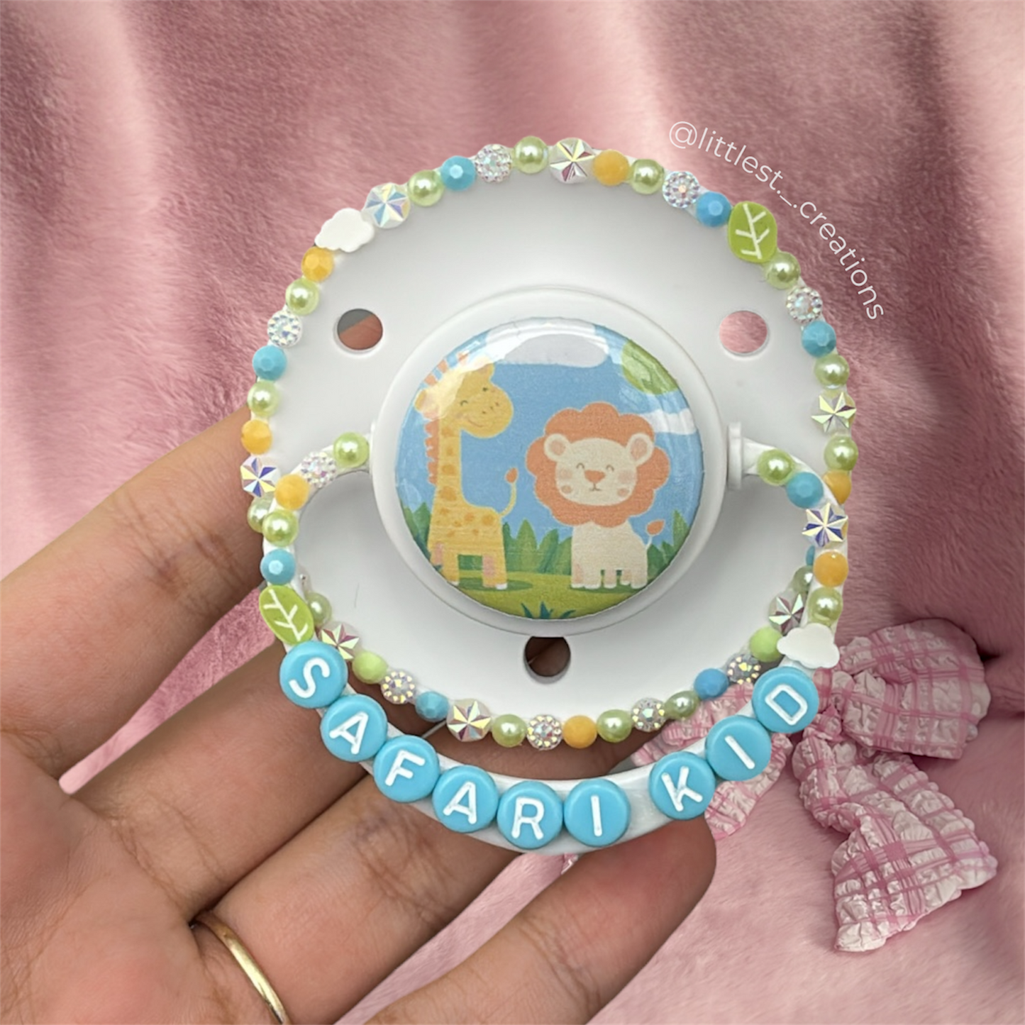 Safari kid round Paci